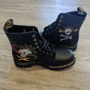 Dr. Martens | Shoes | Dr Martens 46 Souvenir Mens Size 5 Or  display picture 3